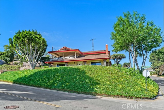 Detail Gallery Image 2 of 39 For 5425 Golden West, Jurupa Valley,  CA 92509 - 3 Beds | 3 Baths