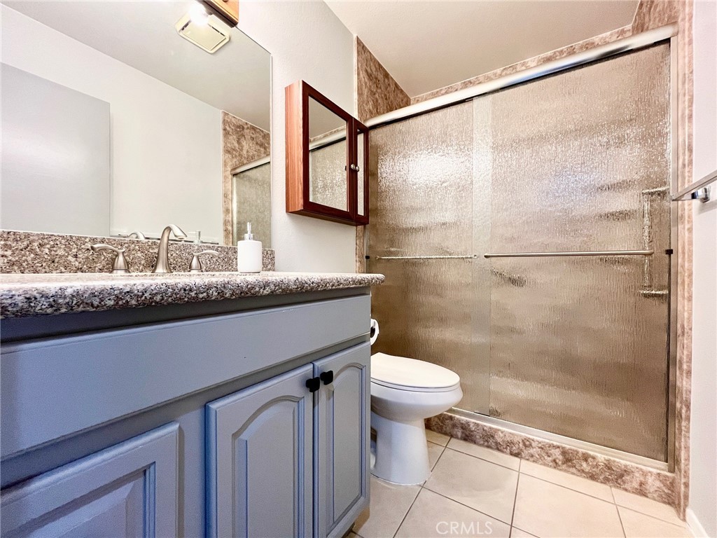 https://media.crmls.org/medias/a2c24270-25bd-48c5-8c58-e0447f461c1f.jpg?preset=X-Large