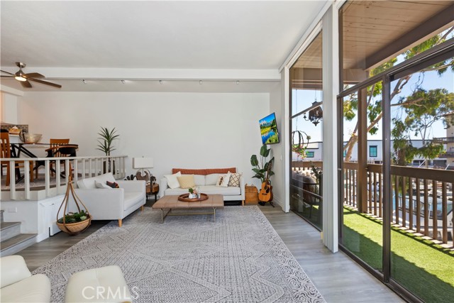 Detail Gallery Image 8 of 30 For 5226 Marina Pacifica Dr, Long Beach,  CA 90803 - 1 Beds | 1/1 Baths