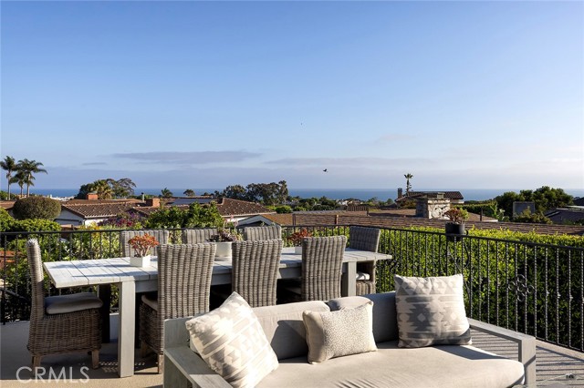 420 De Sola Terrace, Corona del Mar CA: https://media.crmls.org/medias/a2c2a603-cf7e-4d8d-a2d2-71d74f2c18e7.jpg