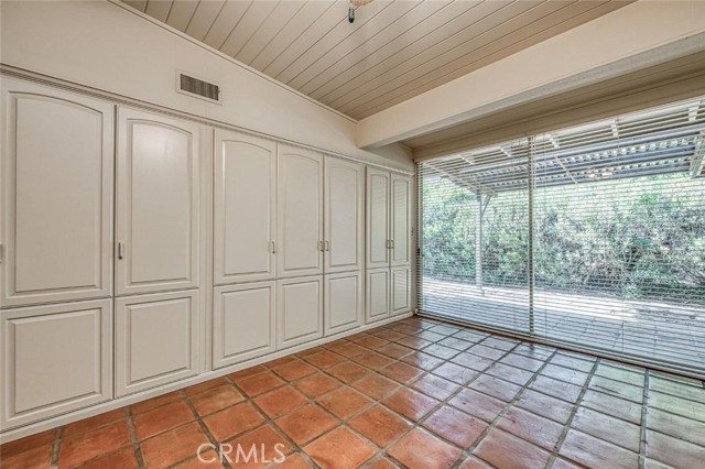 6641 N Van Ness Boulevard, Fresno CA: https://media.crmls.org/medias/a2c2ec3b-bc04-46ea-8636-56a443a66a04.jpg
