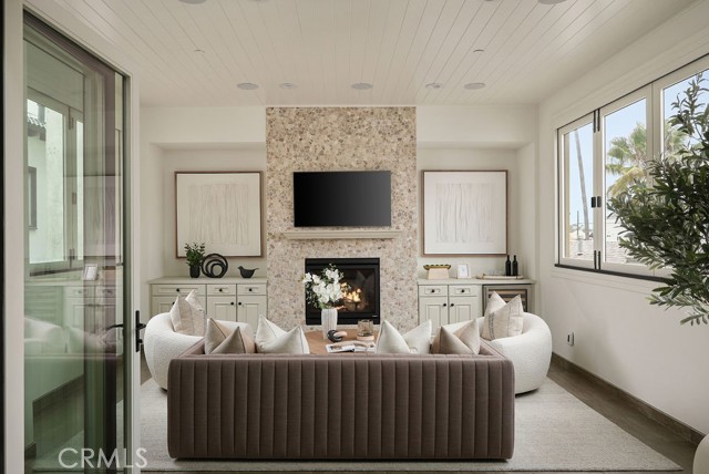 412 1/2 Goldenrod Avenue, Corona del Mar CA: https://media.crmls.org/medias/a2c47894-1c37-4322-b372-b2a882124fd5.jpg