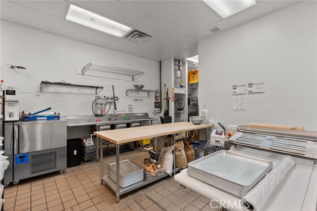 5466 Wilshire Boulevard, Los Angeles CA: https://media.crmls.org/medias/a2c4964a-6fe1-45ad-a794-c53266633b76.jpg
