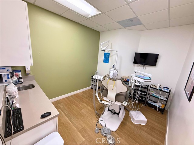 0, Los Angeles CA: https://media.crmls.org/medias/a2c49a91-6cf0-48c7-8128-0cb440396be3.jpg