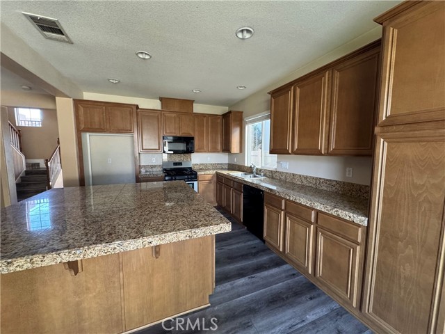 Detail Gallery Image 2 of 7 For 1857 English Oak Way, Perris,  CA 92571 - 4 Beds | 2/1 Baths