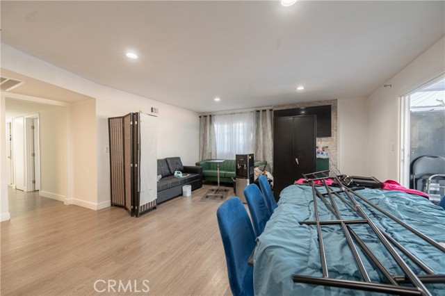 Detail Gallery Image 6 of 17 For 11214 Woodley, Granada Hills,  CA 91344 - 4 Beds | 2 Baths