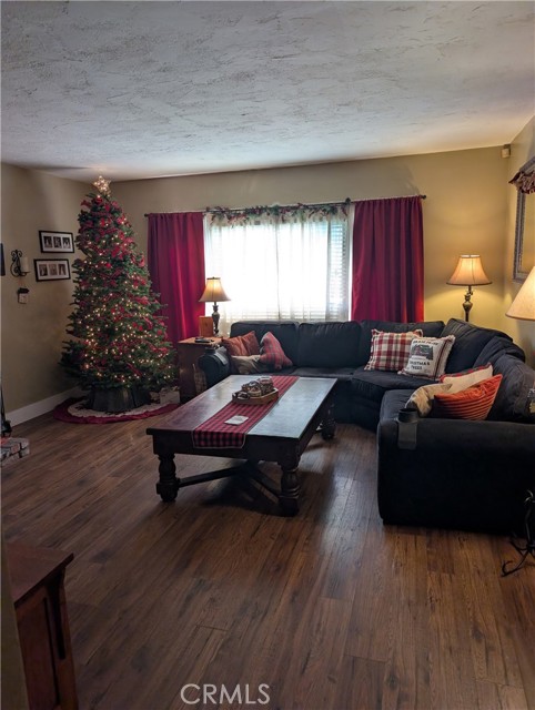 Detail Gallery Image 9 of 13 For 815 E Magnolia, Burbank,  CA 91501 - 4 Beds | 2 Baths