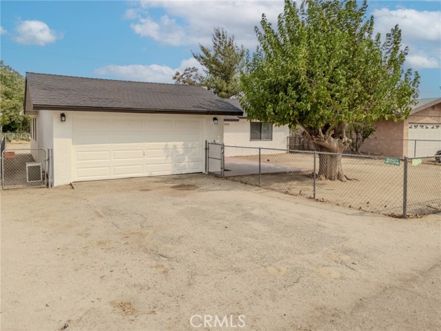 Detail Gallery Image 5 of 25 For 7085 Tamarisk Ave, Yucca Valley,  CA 92284 - 2 Beds | 1 Baths