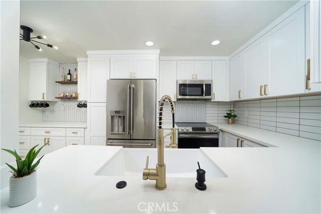 Detail Gallery Image 1 of 24 For 25671 Le Parc #1,  Lake Forest,  CA 92630 - 1 Beds | 1 Baths