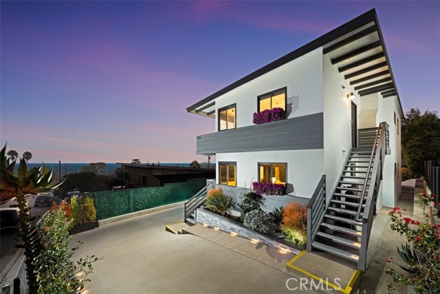 Detail Gallery Image 2 of 46 For 284 Chiquita, Laguna Beach,  CA 92651 - 4 Beds | 2/2 Baths
