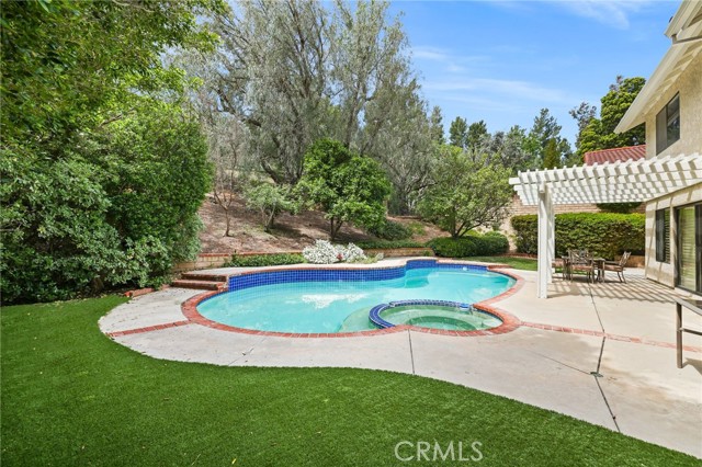 Detail Gallery Image 18 of 38 For 11807 Eddleston Dr, Porter Ranch,  CA 91326 - 4 Beds | 3 Baths