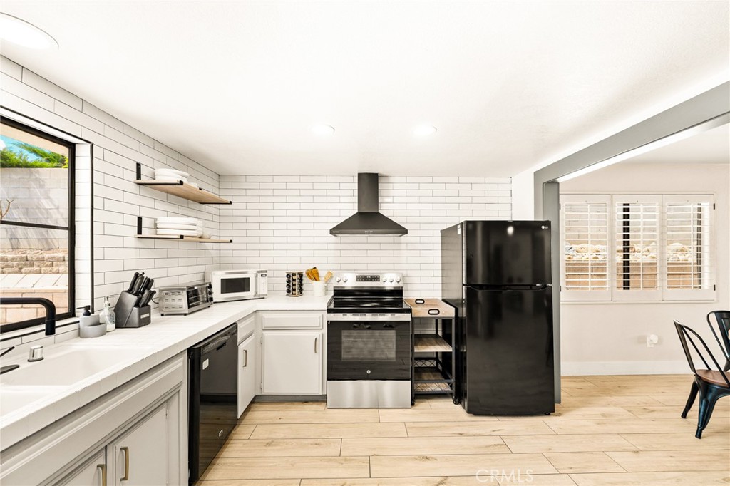 MLS #OC25120439 img 9