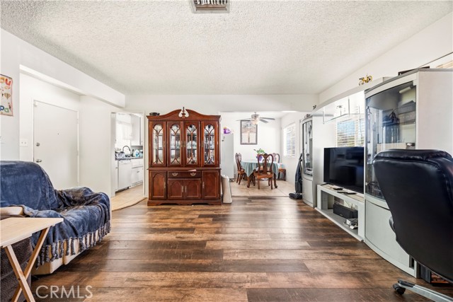 Detail Gallery Image 2 of 20 For 1025 Dixie, Hemet,  CA 92543 - 3 Beds | 2 Baths