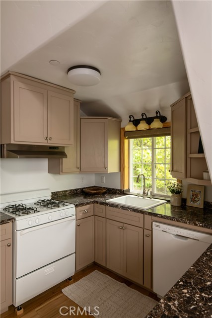 Detail Gallery Image 13 of 38 For 313 John Muir Rd, Lake Arrowhead,  CA 92352 - 3 Beds | 2/2 Baths