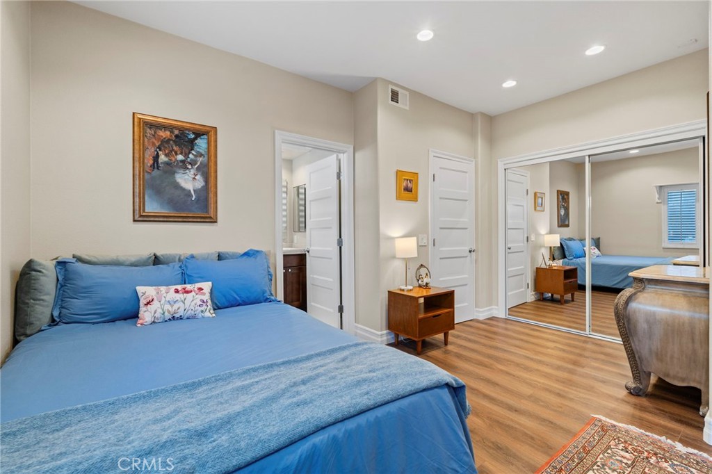 MLS #OC25192282 image #40