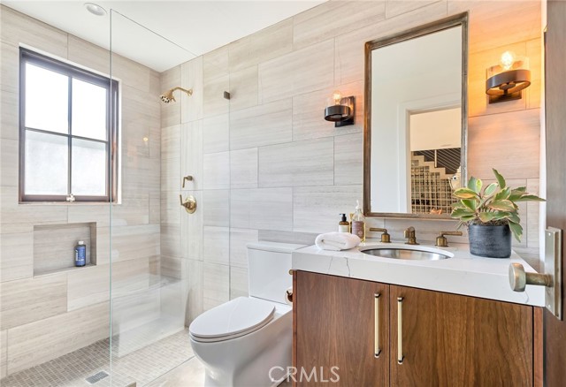 Detail Gallery Image 22 of 23 For 2622 Crestview Dr, Newport Beach,  CA 92663 - 3 Beds | 3 Baths