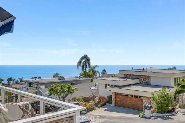 Detail Gallery Image 2 of 33 For 1080 Noria St, Laguna Beach,  CA 92651 - 3 Beds | 2 Baths