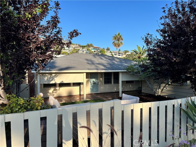 795 Saint Anns Drive, Laguna Beach CA: https://media.crmls.org/medias/a2c7aa0a-a2a1-462c-8e09-fc7651419191.jpg