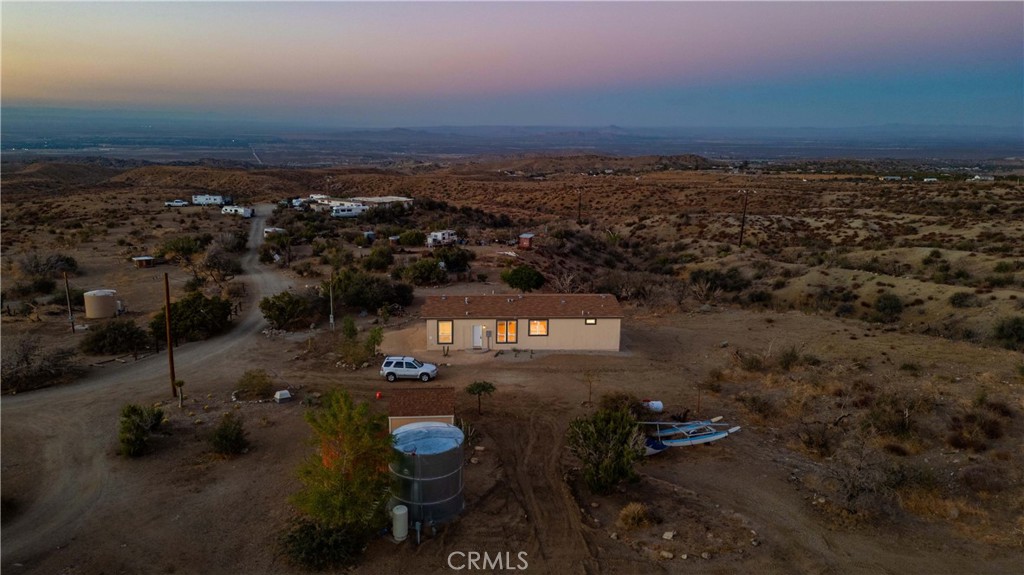 https://media.crmls.org/medias/a2c7e141-937d-4c63-bc94-aff10804fadb.jpg?preset=X-Large
