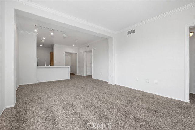 2426 Watermarke Pl, Irvine CA: https://media.crmls.org/medias/a2c7f309-201f-4c7a-a432-ec524d88e151.jpg