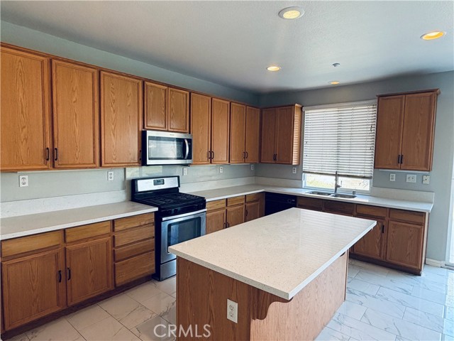 Detail Gallery Image 14 of 73 For 7575 Lime, Fontana,  CA 92336 - 5 Beds | 3 Baths