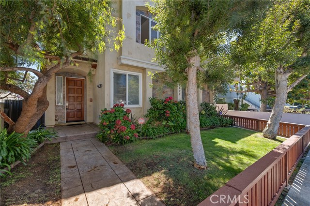 Detail Gallery Image 2 of 46 For 2210 Mathews Ave a,  Redondo Beach,  CA 90278 - 3 Beds | 2/1 Baths