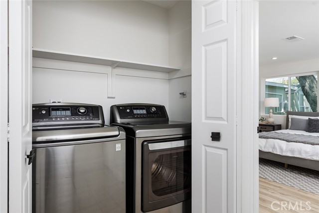 Detail Gallery Image 5 of 11 For 1765 Fern Ln, Glendale,  CA 91208 - 3 Beds | 2 Baths