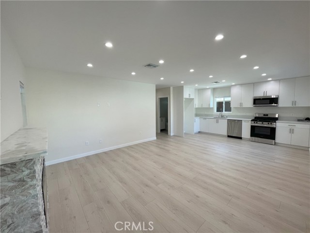 627 Fischer Street, Glendale CA: https://media.crmls.org/medias/a2c885e2-86bb-4bef-9567-ae5877668bb3.jpg
