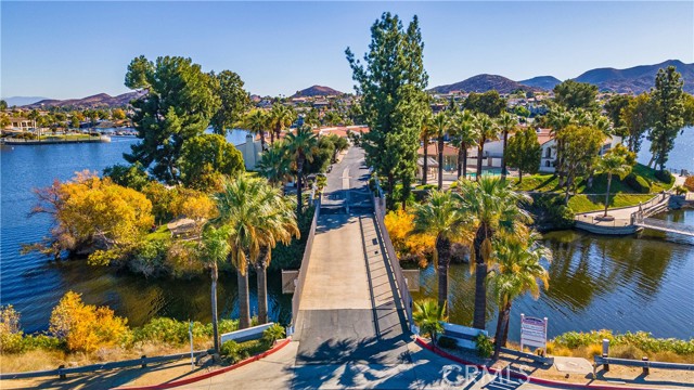 Detail Gallery Image 2 of 36 For 22106 Treasure Island, Canyon Lake,  CA 92587 - 2 Beds | 2 Baths