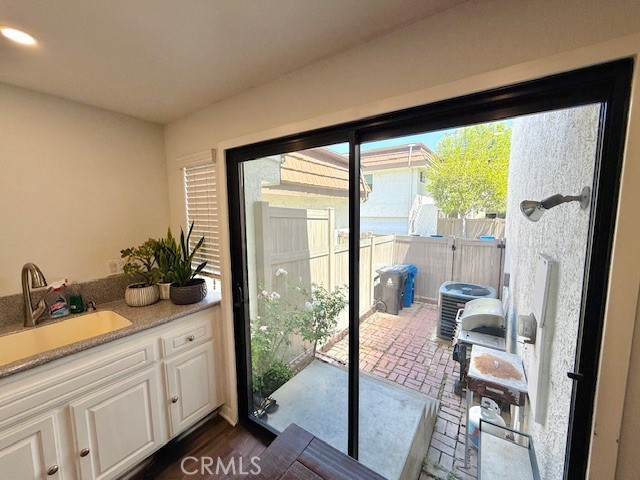 Detail Gallery Image 16 of 36 For 10068 Larwin Ave #2,  Chatsworth,  CA 91311 - 4 Beds | 3 Baths