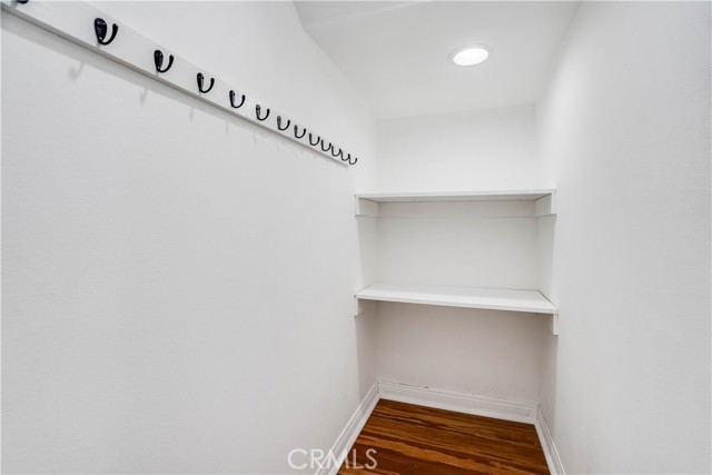 Detail Gallery Image 14 of 27 For 10220 Zelzah Ave #3,  Northridge,  CA 91325 - 2 Beds | 2/1 Baths