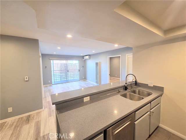 Detail Gallery Image 5 of 26 For 327 Chestnut, Long Beach,  CA 90802 - 2 Beds | 2 Baths