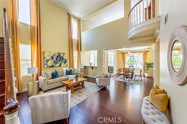 Detail Gallery Image 5 of 62 For 17730 Wren Dr, Canyon Country,  CA 91387 - 5 Beds | 3 Baths