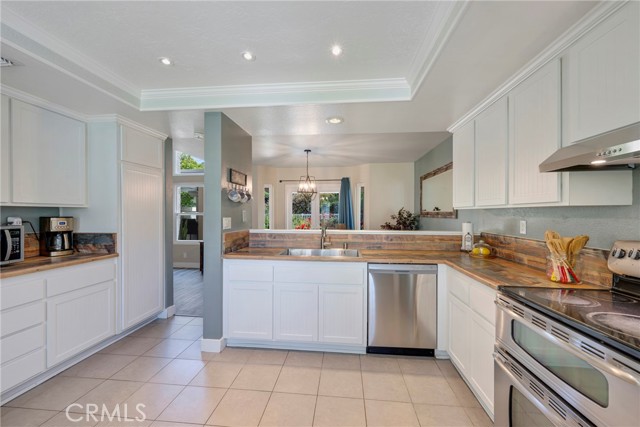 Detail Gallery Image 17 of 37 For 6060 East Summit Court, Anaheim Hills,  CA 92807 - 3 Beds | 2/1 Baths