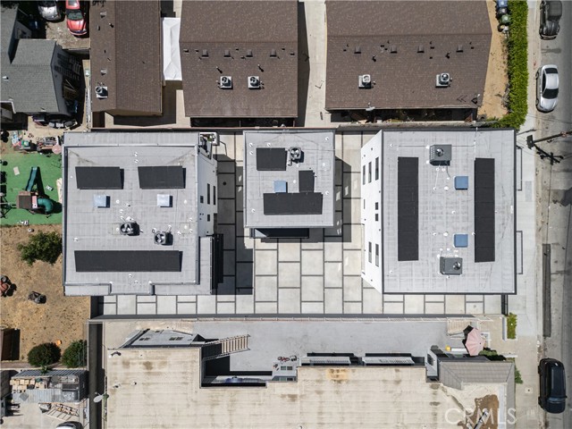 Detail Gallery Image 5 of 28 For 6700 Kester Ave, Van Nuys,  CA 91405 - 4 Beds | 4 Baths