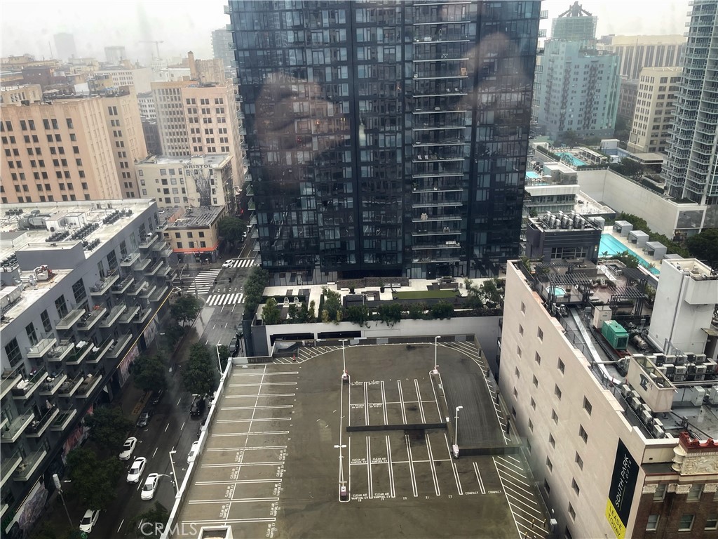 https://media.crmls.org/medias/a2cc4d6a-bbf6-494c-8141-9400e4ee8de7.jpg?preset=X-Large
