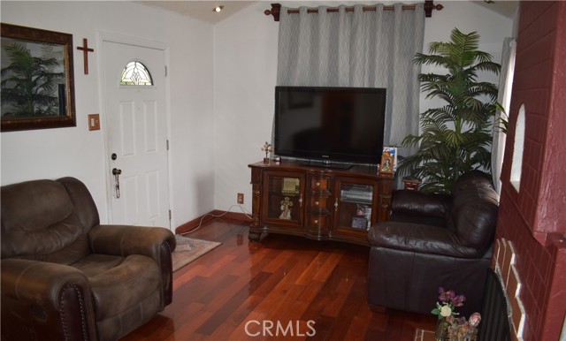 Detail Gallery Image 6 of 18 For 3219 Flower St, Huntington Park,  CA 90255 - 2 Beds | 1 Baths