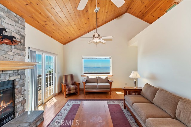 Detail Gallery Image 11 of 44 For 22665 Valley View Dr, Crestline,  CA 92325 - 4 Beds | 3 Baths