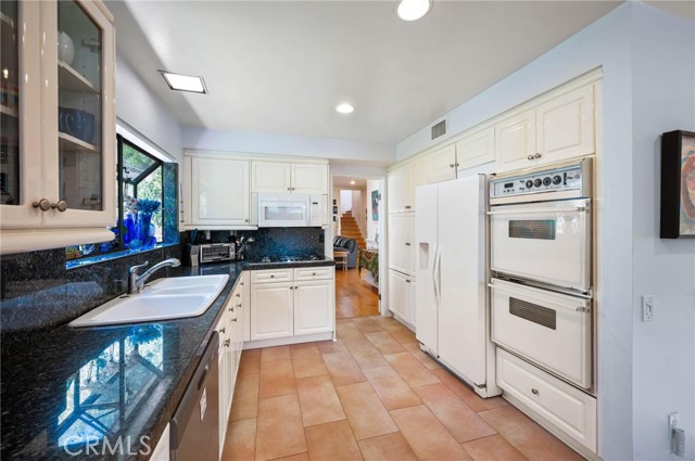 17034 Escalon Drive, Encino CA: https://media.crmls.org/medias/a2cfe2a1-d4af-4bcb-a5db-2f1c1706156a.jpg