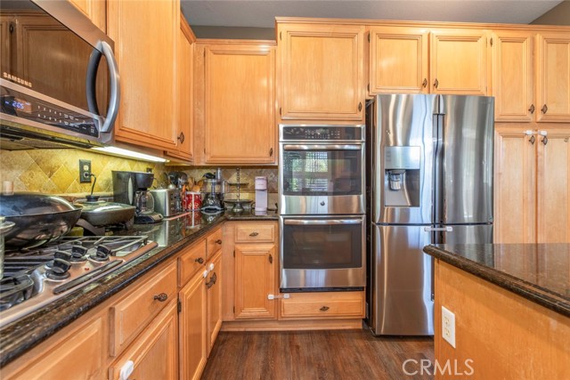 28741 Park Woodland Place, Saugus CA: https://media.crmls.org/medias/a2cfee37-942c-4da1-92a4-5db0b71394a1.jpg