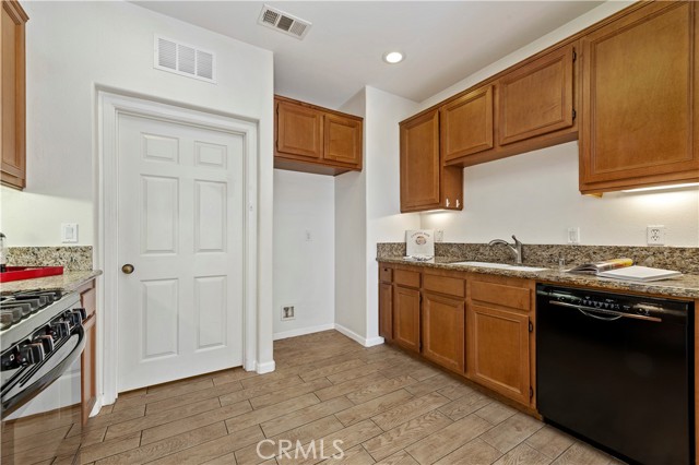 Detail Gallery Image 13 of 36 For 4304 Owens St #104,  Corona,  CA 92883 - 2 Beds | 2 Baths