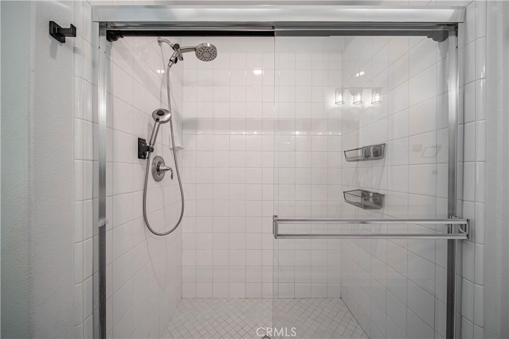 https://media.crmls.org/medias/a2d37bc1-f044-48c6-ae27-d1324d6734bb.jpg?preset=X-Large
