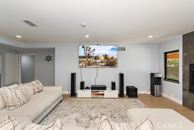 Detail Gallery Image 12 of 31 For 2105 Oxford Ave, Claremont,  CA 91711 - 4 Beds | 3 Baths