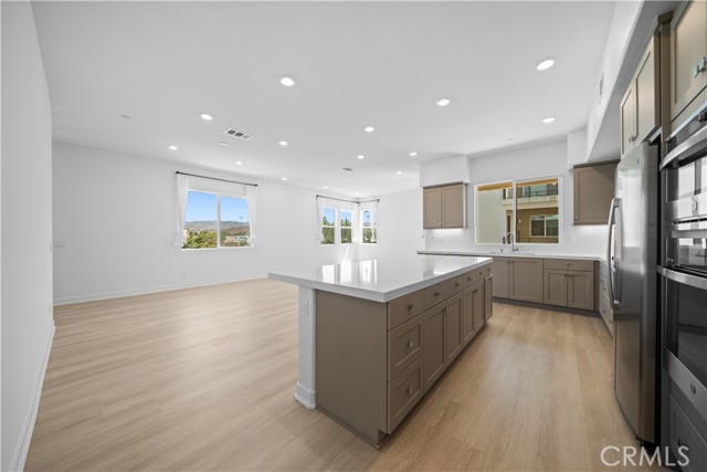 175 Baluster, Irvine CA: https://media.crmls.org/medias/a2d4a1ba-ecd8-49e2-9e30-88320d60f7ba.jpg