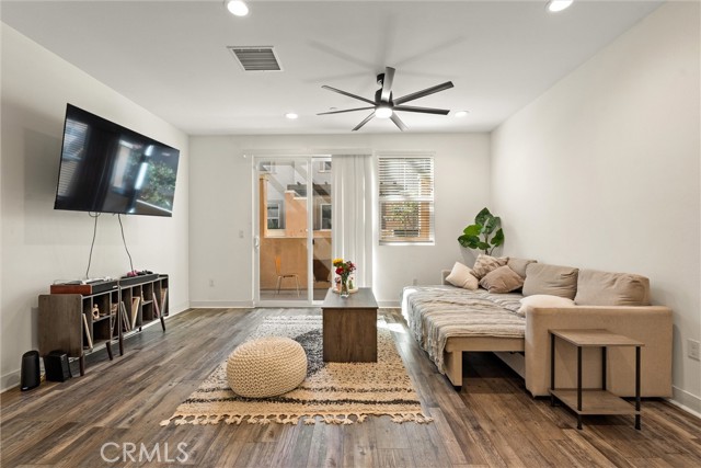 Detail Gallery Image 10 of 31 For 7679 Sunflower, Pico Rivera,  CA 90660 - 3 Beds | 3 Baths