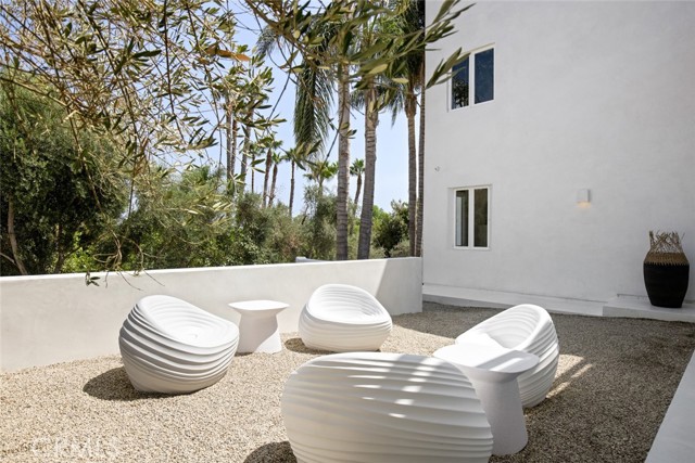 27405 Pacific Coast Highway, Malibu CA: https://media.crmls.org/medias/a2d6e51f-d030-439e-9361-5f123f49eeaa.jpg