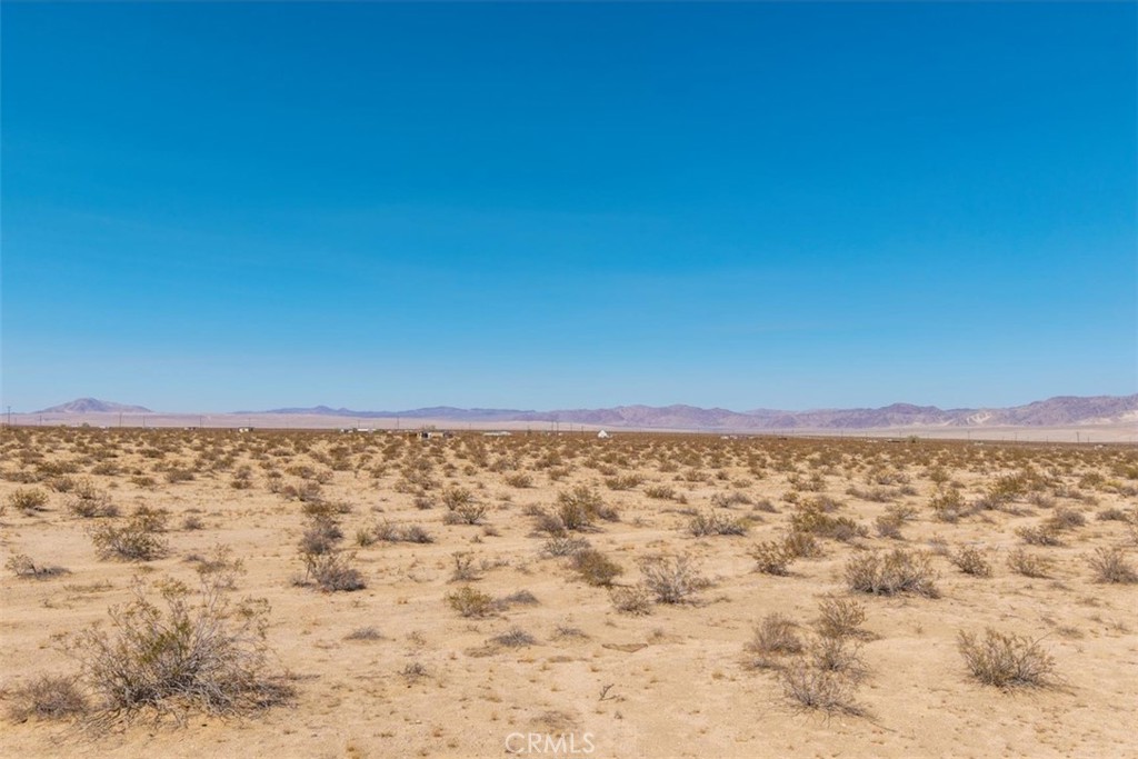 https://media.crmls.org/medias/a2d701d5-fc96-46b4-bcdd-8b8f44d55bc8.jpg?preset=X-Large