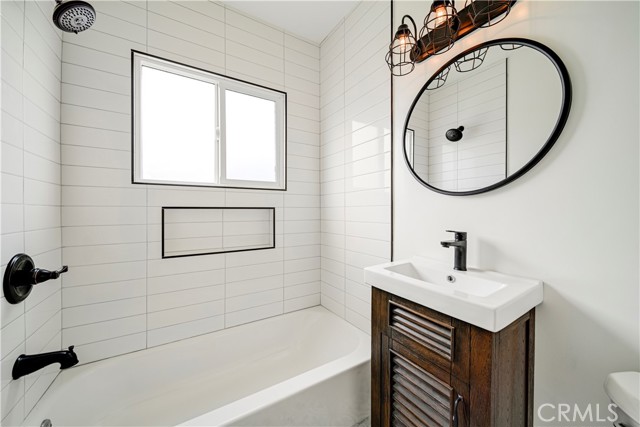 4427 Exposition Boulevard, Los Angeles CA: https://media.crmls.org/medias/a2d71acf-eef2-4c21-bf64-26876caa13ba.jpg