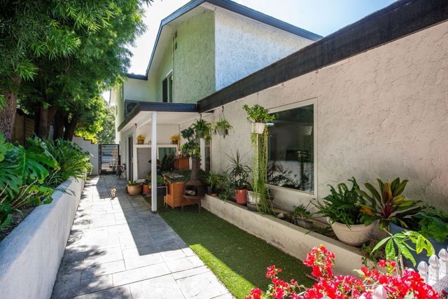 Detail Gallery Image 40 of 49 For 2057 Woodglen St, Simi Valley,  CA 93065 - 4 Beds | 2/1 Baths