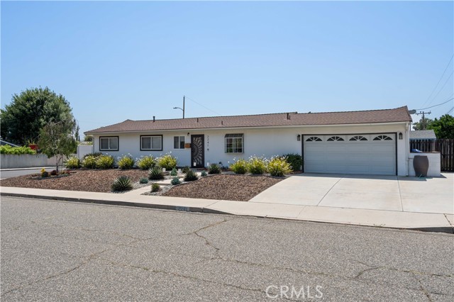 2241 Cordero Avenue, Simi Valley CA: https://media.crmls.org/medias/a2d7a73c-587b-44cc-943f-850c7b47f2d1.jpg